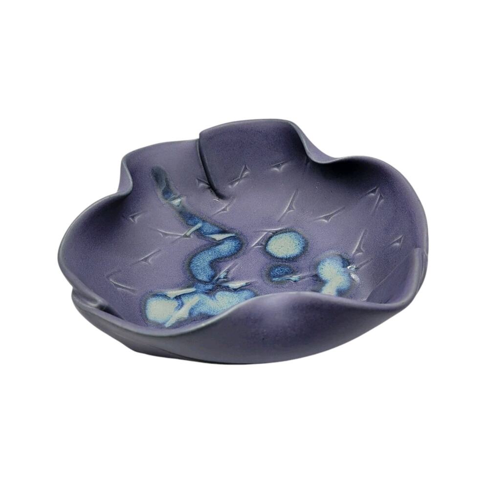 Hilborn Canada Signed Periwinkle Pinched Art Pottery 7" Bowl